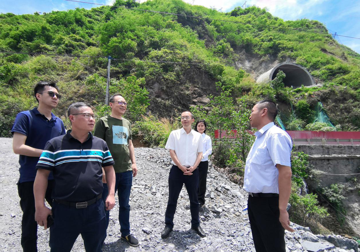 公司党委书记、董事长、总经理陈良春赴汉源县调研玄武石加工基地投资项目